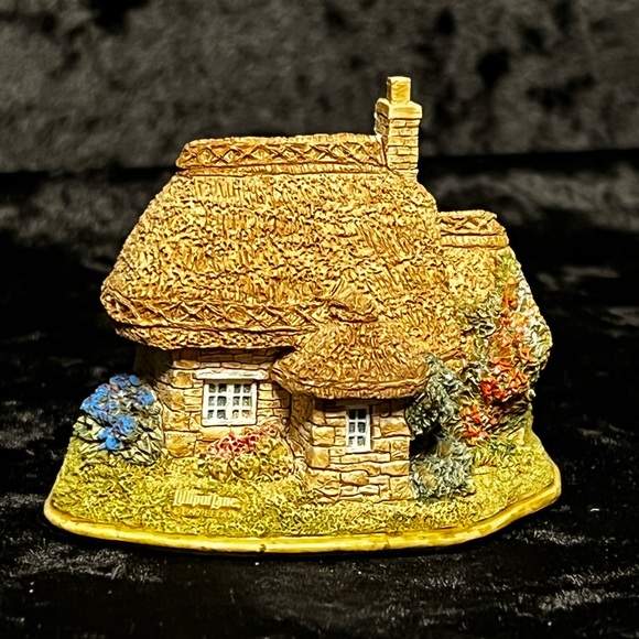 Lilliput Lane -Tuppenny Bun - England Collection - Picture 7 of 12
